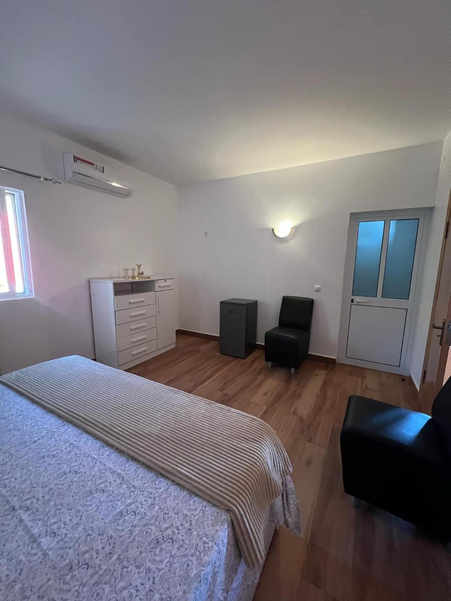 Residencia Aguia Villa Praia Bagian luar foto